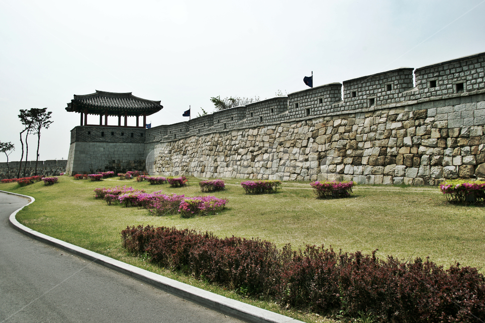 동일포루,누각,문루,수원화성,화성,조선시대,유네스코세계문화유산,정조,우진각지붕,원근총안,성곽,성벽,한국전통,한국문화,korean traditional,korean culture,건축물,건물외관,exterior,building,structure,architecture,construction