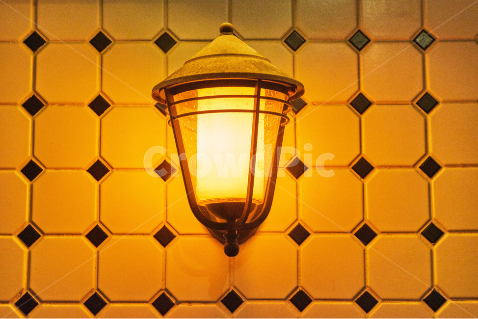 램프,엔틱,조명,노랑,갓,사각,타일,박스,네모,인테리어,실내디자인,interior design