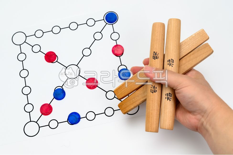윷,윷놀이,민속놀이,보드게임,전통놀이,도,개,모,걸,운,전략,재미,교육,전통,한국,놀이문화,한국전통,설,추석,명절,가족놀이,설명절,추석명절,한국문화,윷판,윷가락,말판