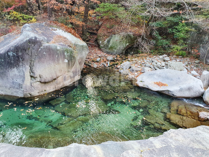 자연,물,water,outdoors,옥외,nature,샘물,파란,바위