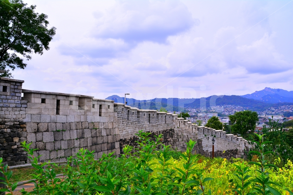 서울성곽길,둘레길,도성,한양,복원,역사,기록,히스토리,산책로,관광지,명소,나들이,투어,여행,전통,문화,시안,디자인,디자이너,출판,편집,책자,서적,사보,카다로그,콘텐츠,리플렛,브로셔,컨셉,콘셉,컨셉트,모바일,전단,광고,sns,ebook,웹,마케팅,마켓팅,서정,emotion,feeling,마을,옛날,외곽,풍경,건물,건축,성벽,돌담,길,산책,힐링,야외,여유,도보,걷다,워킹,walking,road,SeoulFortressWall,문화재,돌,석축,방어,울타리,보호,도시,풍경,city,landscape,랜드마크,landmark,tourist attraction,한국전통,한국문화,korean traditional,korean culture