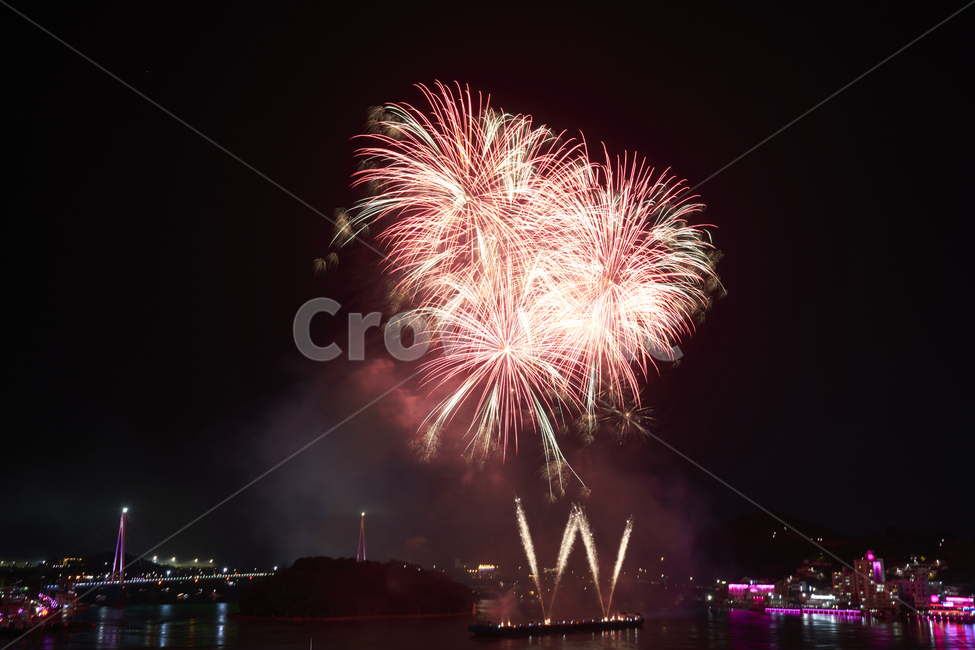 Yeosu night sea,Fireworks festival,night sea,Yeo su,Firecracker