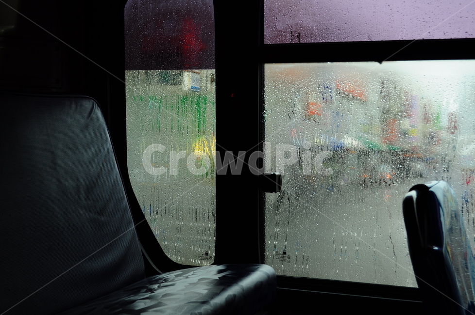 비오는날,빗방울,비,풍경,버스,유리창,창문,의자,비,비오는날,rain,rainy,교통,교통수단,traffic,transportation