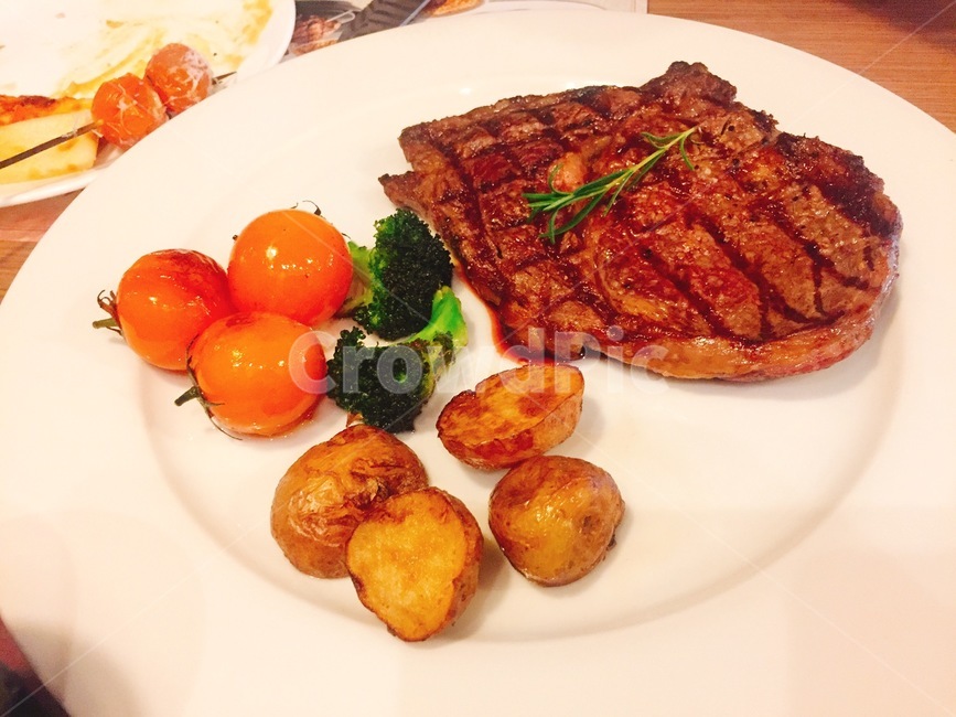 스테이크,한우,고기,육류,접시,야채,맛있는음식,식사,음식,식재료,요리,food,cook,meal,dishes,food reserves,육류,고기,meat