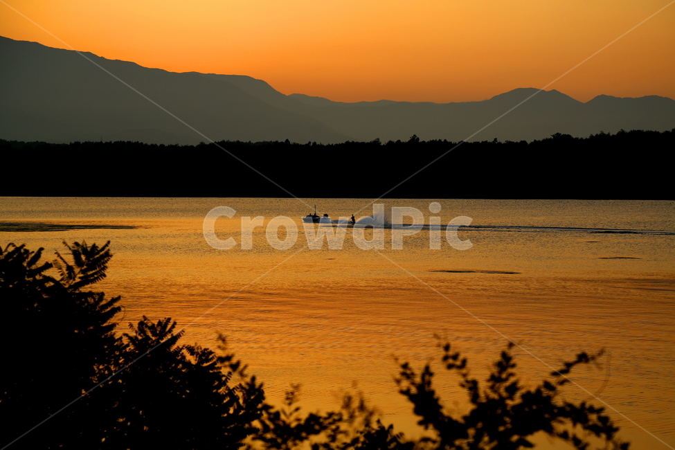 풍경,호수,강,석양,노을,보트,사람,자연,풍경,nature,landscape,한국자연풍경,한국자연경관,korea nature landscape,sunlight,햇빛,red sky,붉은 하늘,outdoors,옥외,dusk,황혼,dawn,새벽,sunset,일몰,sky,하늘