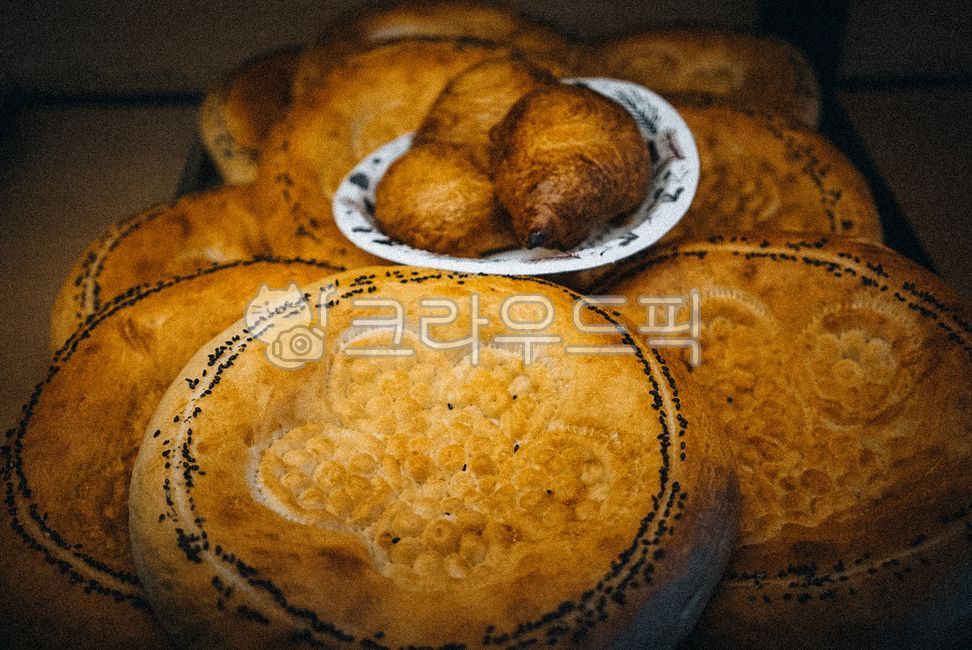 우즈베키스탄빵,빵,리뾰쉬까,우즈베키스탄전통빵,탄드르,빵요리,제빵