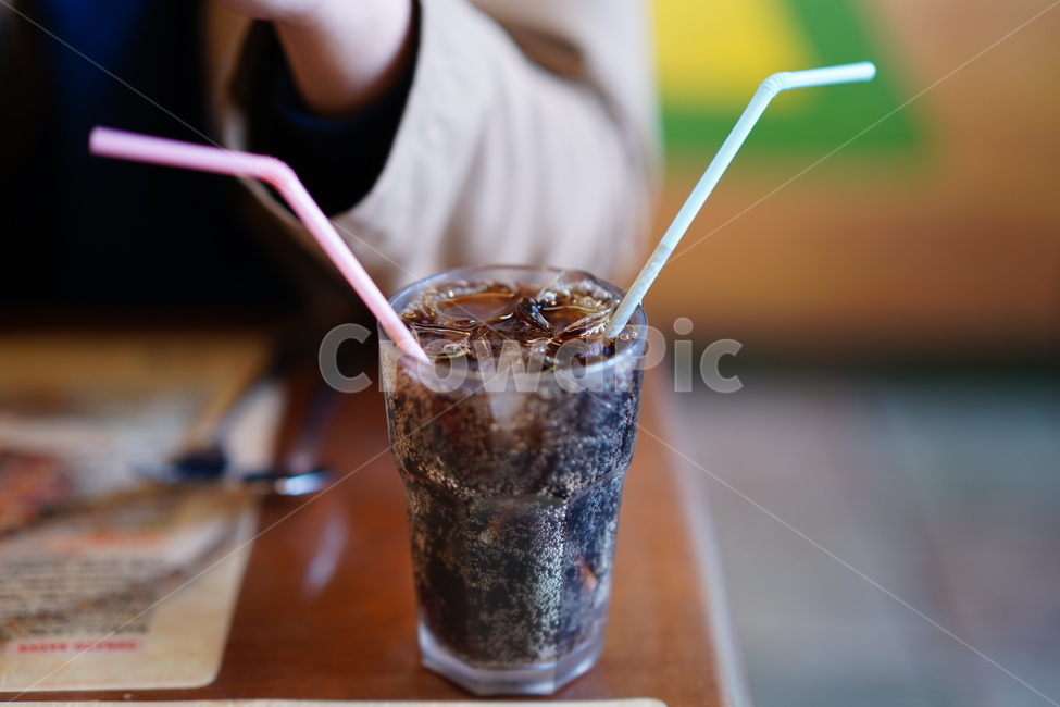 콜라,탄산,음식점,주스,음료,카페,컵,시원한,얼음,톡쏘는,여름,ice,iced,summer,coke,drink,beverage,음료수,drink,beverage