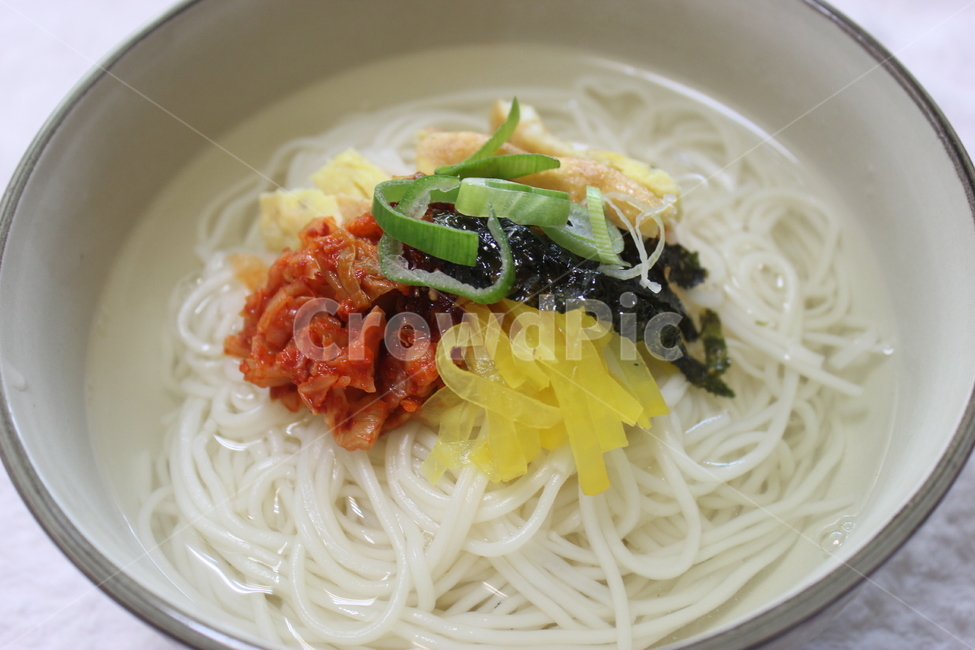 noodle,국수,food,음식,고명,김치,계란,파,집밥,요리,음식,식재료,요리,food,cook,meal,dishes,food reserves,면류,면요리,noodles,한식,한국음식,한국요리,korean food,korean dishes,korean meal,korean cook