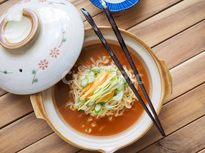 라면,음식,동아시아문화,배경,식사,요리하기,점심,식품및음료,아시아,파,건강한식생활,한국음식,대한민국,인스턴트국수,젓가락,라멘,음식,식재료,요리,food,cook,meal,dishes,food reserves,면류,면요리,noodles