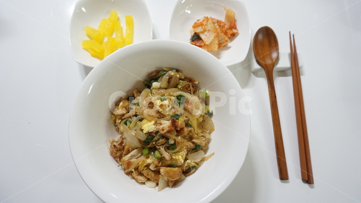 덮밥,치킨덮밥,오야꼬동,한그릇,일식,쯔유,음식,식재료,요리,food,cook,meal,dishes,food reserves,일식,일본음식,일본요리,Japanese food,Japanese dishes,Japanese meal,Japanese cook