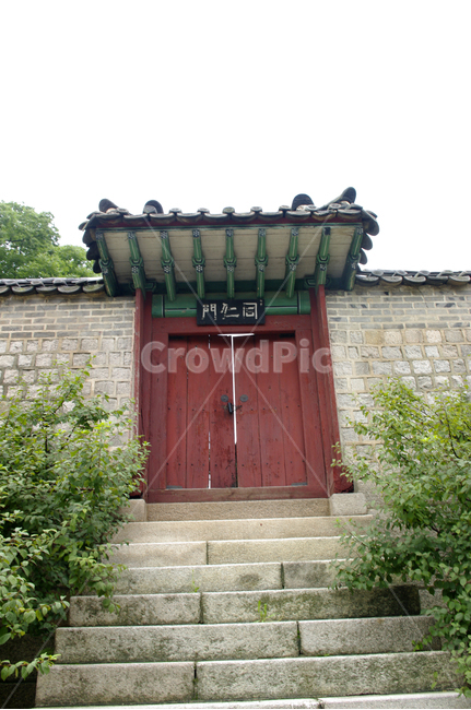 창덕궁,고궁,한옥,전통가옥,문,기와지붕,건축,traditional,한국전통,한국문화,korean traditional,korean culture,건축물,건물외관,exterior,building,structure,architecture,construction