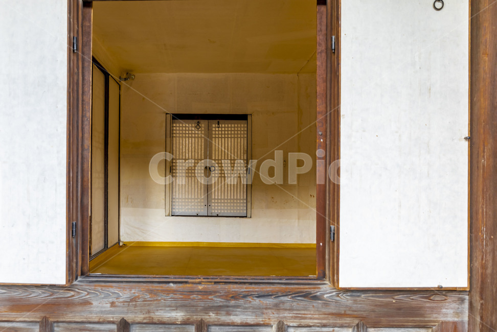 veranda,weather strip,Hanok,Gook,traditional floor,threshold,windows,Korean meaning,traditional house