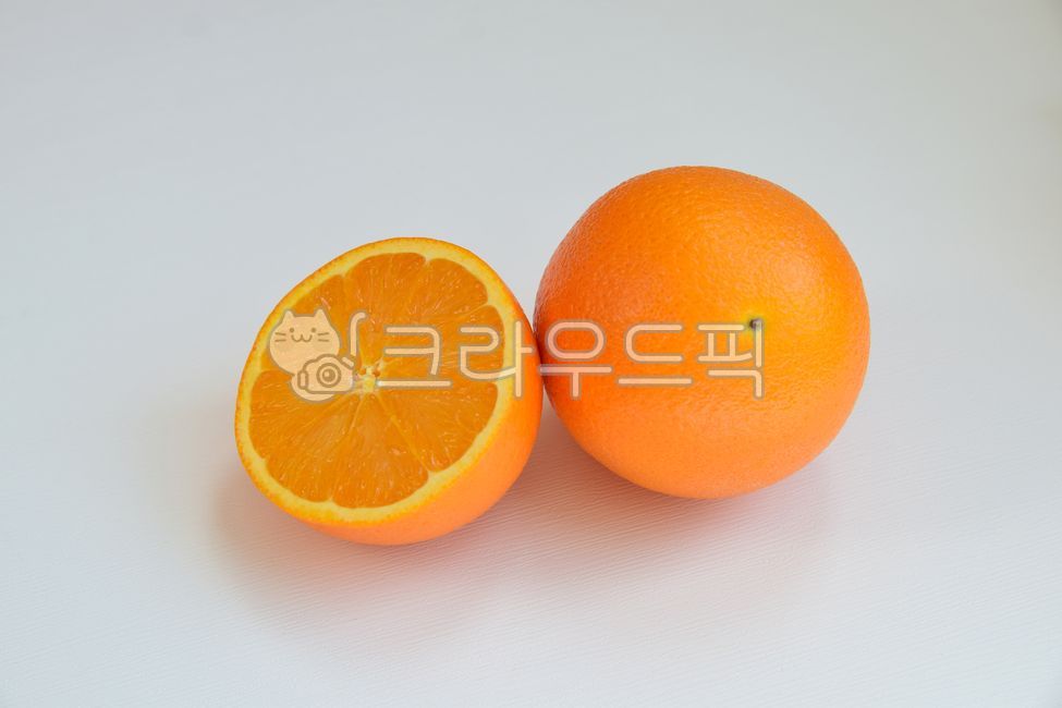 cut,half,Fruit,fruit,white background,desirable,Orange,food,orange,whitebackground,fruits,foodreserves,cutting,animated,ingredients,pulp