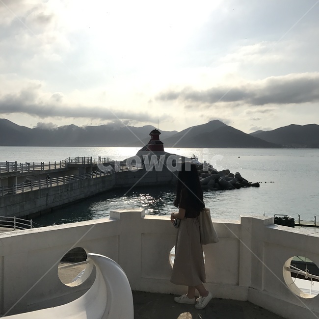 거제,외도,뒷모습,바다,섬,island,여름,해질녘,등대,lighthouse,사람,인물,인간,human,person,여성,여자,woman,female,lady,여행,휴가,traveling,vacation,trip,water,물,waterfront,워터 프론트