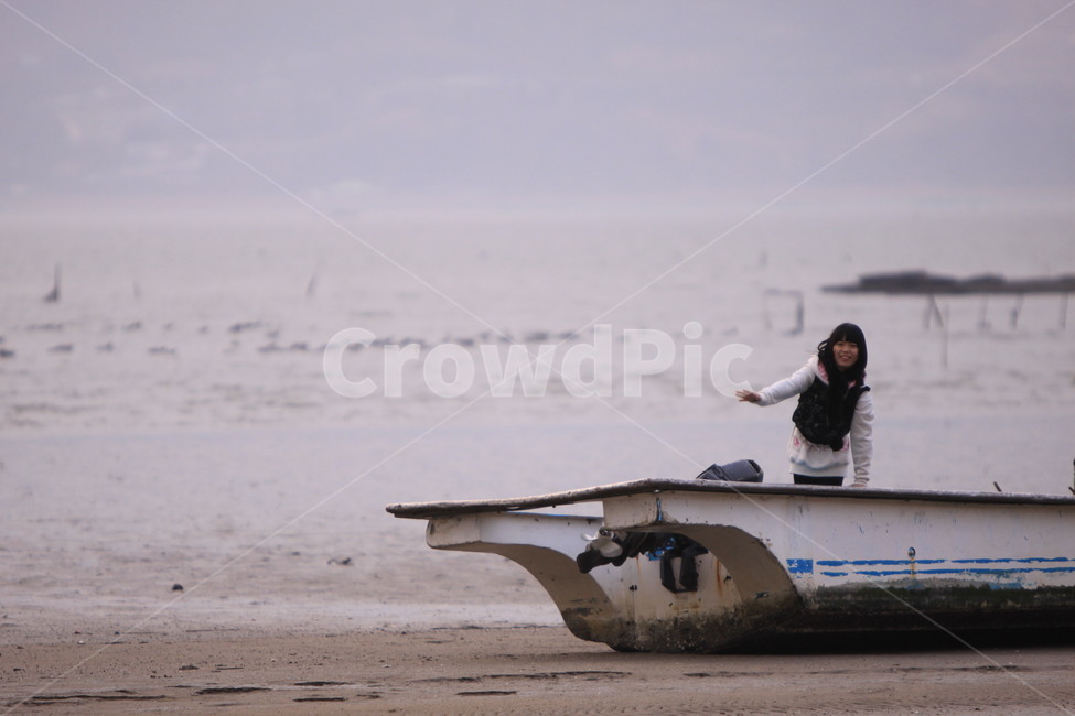 순천,와온해변,폐선,바다,아이들,해질녁,놀이,감성사진,해변,바다,beach,sea,사람,인물,인간,human,person,어린이,어린아이,child,children,kid,여행,휴가,traveling,vacation,trip,교통,교통수단,traffic,transportation,vehicle,차량,watercraft,선박