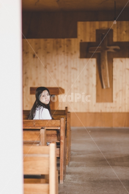 인물,여자,교회,기도,십자가,교복,portrait,church,girl,school,사람,인물,인간,human,person,여성,여자,woman,female,lady,종교,신앙,religion,belief,faith