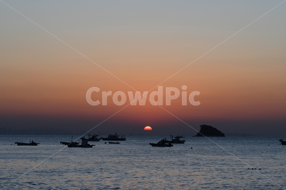 일출,자연,바다,태양,해,풍경,해변,배,sea,풍경사진,감성사진,자연,풍경,nature,landscape,한국자연풍경,한국자연경관,korea nature landscape,산업,industry,industrial,어업,fishery,fishing industry,교통,교통수단,traffic,transportation,outdoors,옥외,dusk,황혼,dawn,새벽,sky,하늘,red sky,붉은 하늘,sunset,일몰