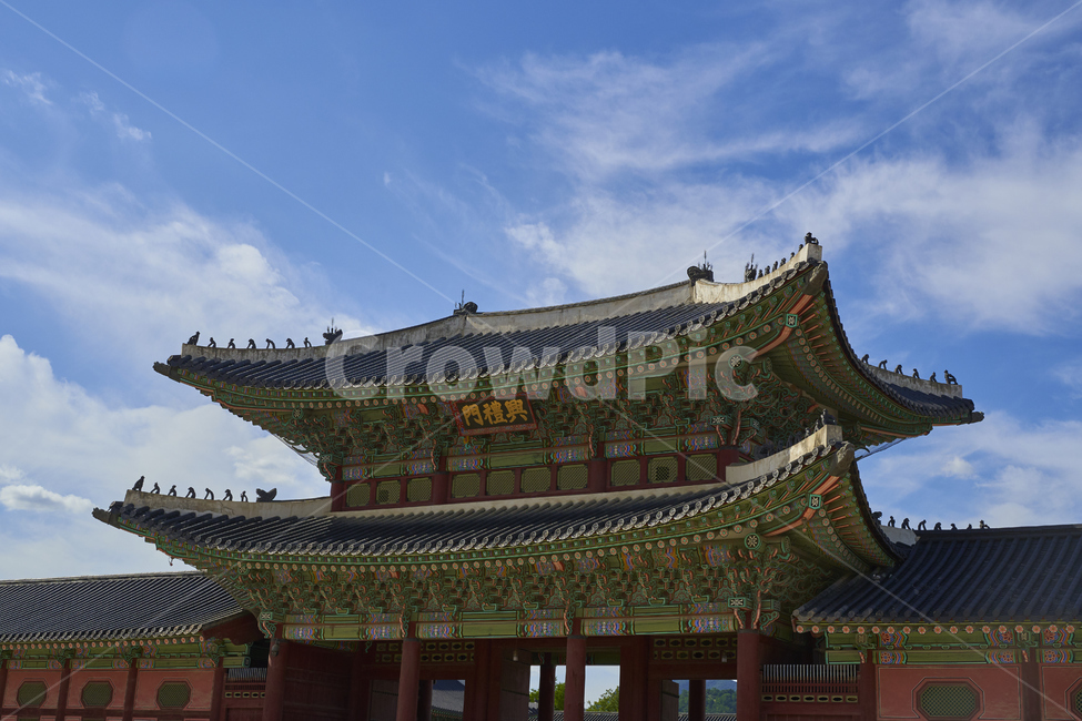 고궁,경복궁,문화재,옛건물,유산,하늘,구름,푸른하늘,처마,어처구니,기와,조선,한국전통,한국문화,korean traditional,korean culture,랜드마크,landmark,tourist attraction,한국랜드마크,한국관광지,한국명소,korea landmark,korea tourist attraction,건축물,건물외관,exterior,building,structure,architecture,construction