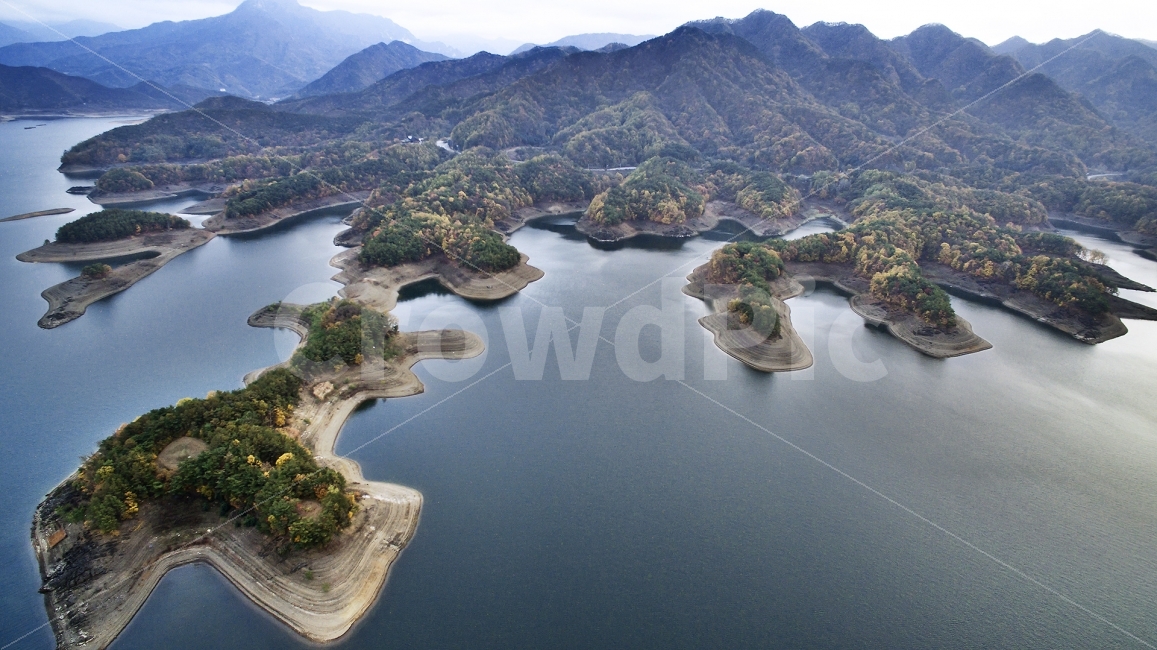 충주호,악어섬,충주,가을,항공촬영,자연,풍경,nature,landscape,outdoors,옥외,land,땅,ocean,대양,water,물,sea,바다,shoreline,해안선,coast,연안,lizard,도마뱀,animal,동물