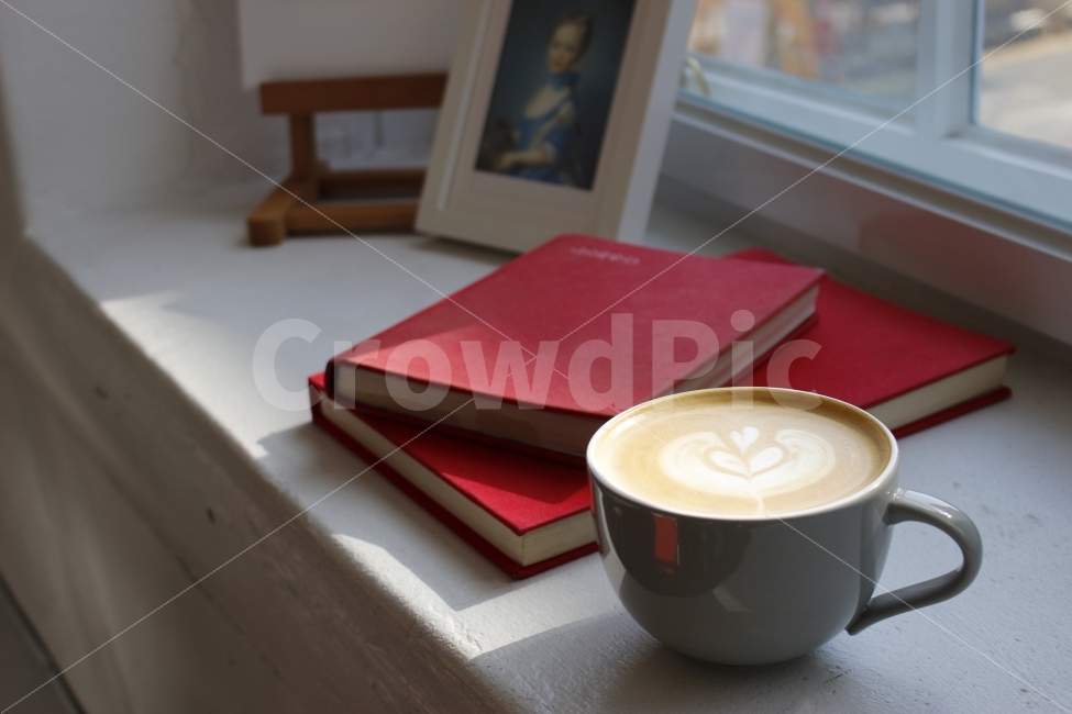 커피,카페,스페셜티,로스터리,인테리어,맛집,coffee,cafe,specialty,roastery,창문,햇살,햇볕,감성,interior,sunshine,라떼아트,하트,튤립,책,액자,소품,latteart,휴식,힐링,rest,relaxation,healing,커피,카페,coffee,cafe,인테리어,실내디자인,interior design