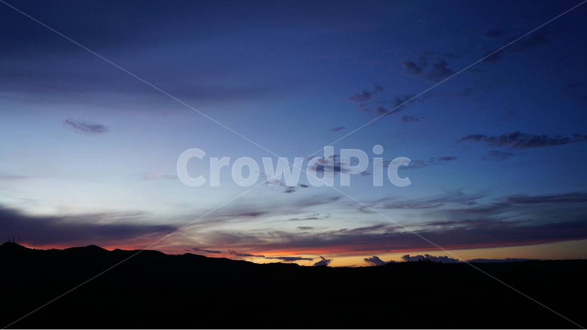 석양,하늘,구름,해질무렵,높은하늘,자연,풍경,nature,landscape,outdoors,옥외,sky,dusk,황혼,sunset,일몰,red sky,붉은 하늘,dawn,새벽