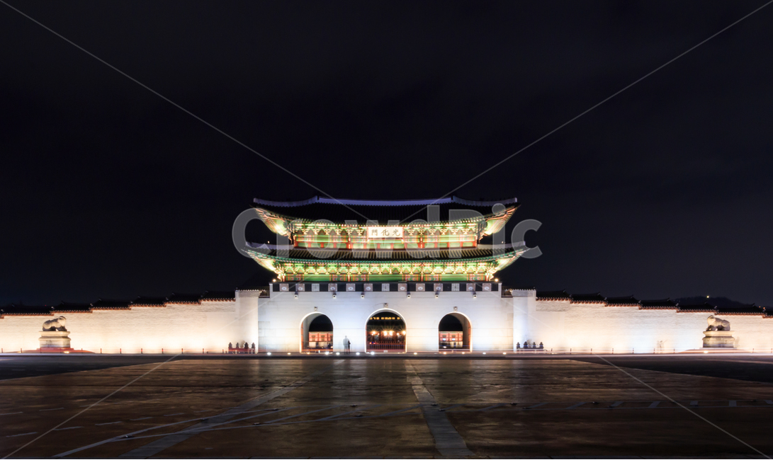 광화문,서울,야경,랜드마크,전통,문화,빛,잔상,궤적,경복궁,한양,도성,중심,광화문광장,해태,성,담,담벼락,성벽,전통양식,건축,기와,조선,조선시대,문화유산,유산,밤,야경,밤,풍경,nightscape,night,landscape,한국전통,한국문화,korean traditional,korean culture,랜드마크,landmark,tourist attraction,한국랜드마크,한국관광지,한국명소,korea landmark,korea tourist attraction,architecture,건축물,pagoda,탑,worship,예배,building,건물,shrine,신사