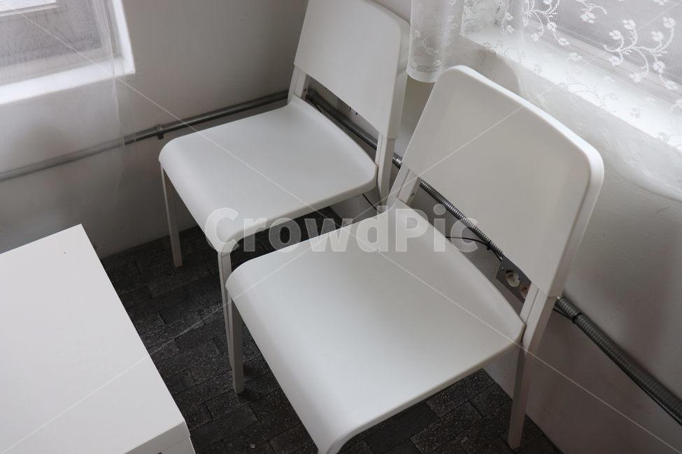 화이트인테리어,인테리어,협탁,의자,감성사진,감성,cafe,시원한,여름,화이트벽면,인테리어,실내디자인,interior design