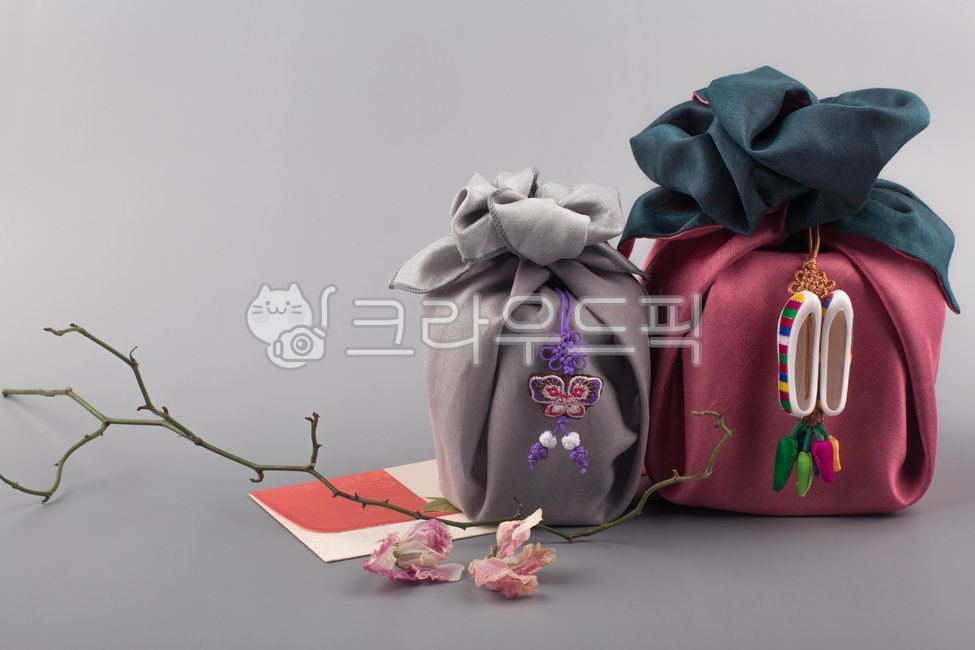 Holidays,Lunar New Year,Lunar New Year,New Year's Day,Chuseok,Hangawi,Holiday gifts,Tradition,Lunar New Year photo contest,Gift wrapping,Gift,Wrapping with bojagi