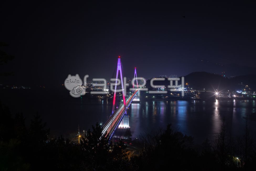 night view,night,Yeosu,Dolsan Bridge,bridge,night,lighting,scenery,light,sea,night sea,trajectory