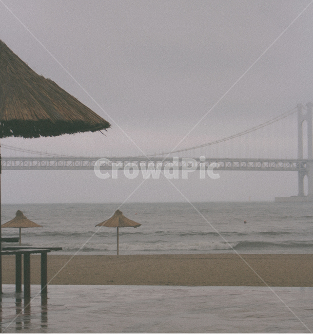 부산,광안리,흐린날,바다,비,해변,바다,beach,sea,랜드마크,landmark,tourist attraction,한국랜드마크,한국관광지,한국명소,korea landmark,korea tourist attraction,감성,sensible,feeling