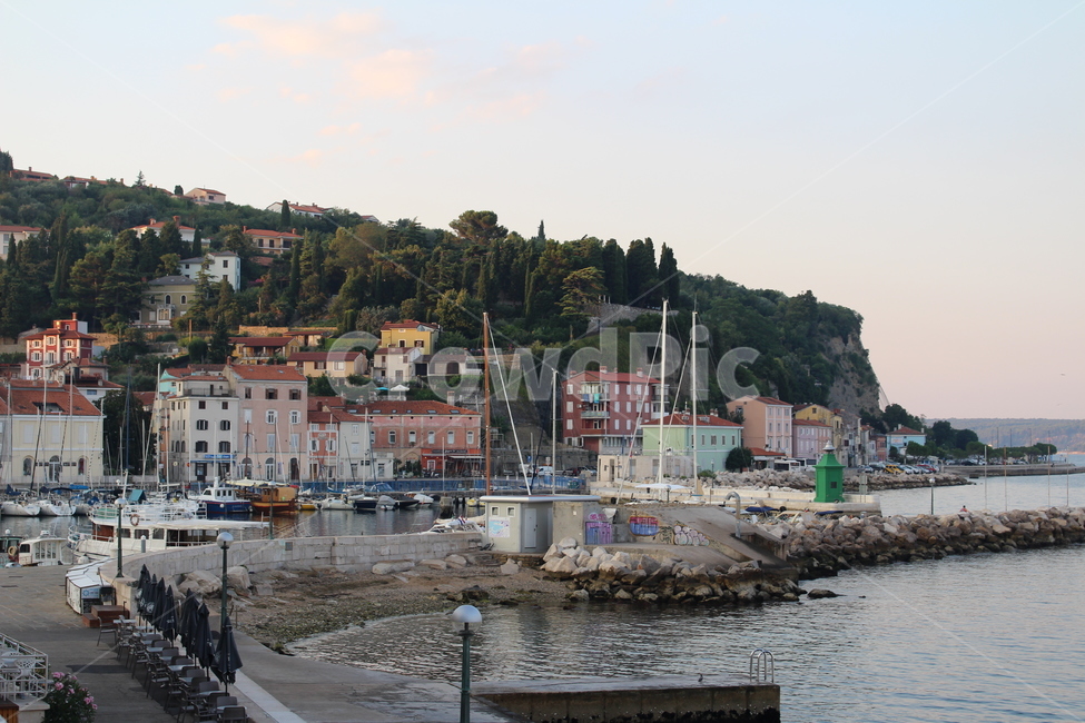 슬로베니아,피란,항구,바다,등대,slovenia,piran,sea,ocean,부두,동유럽,관광지,도시,풍경,city,landscape,해외,외국,세계,foreign,oversea,world,세계도시풍경,해외도시풍경,외국도시풍경,world cityscape,water,물,watercraft,선박,vehicle,차량,transportation,교통,waterfront,워터 프론트,port,포트,pier,교각