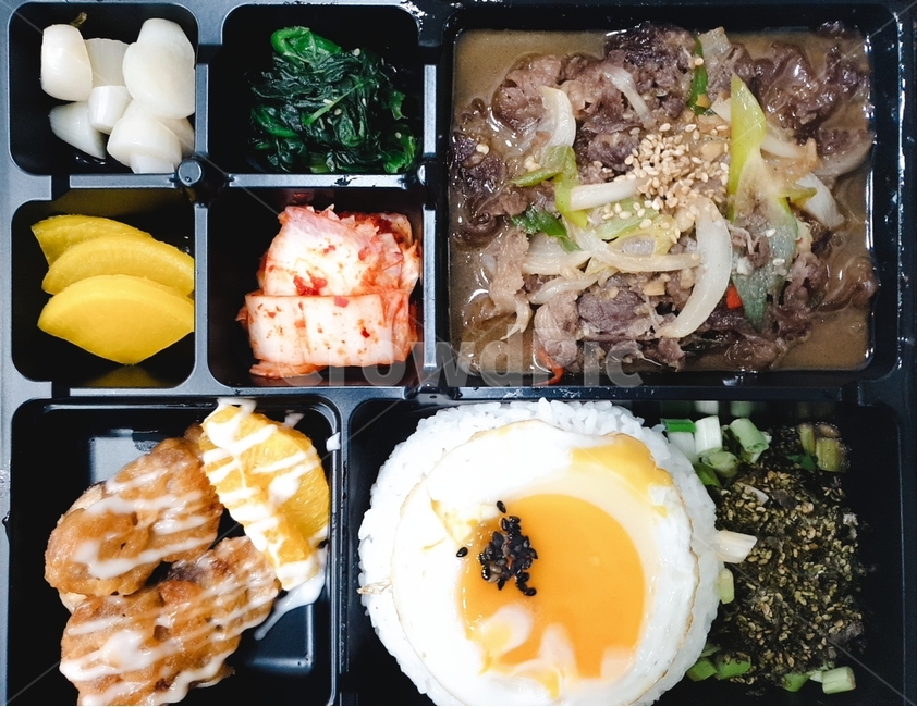 도시락,밥,계란,food,음식,egg,소불고기,김치,고기,단무지,시금치,나들이