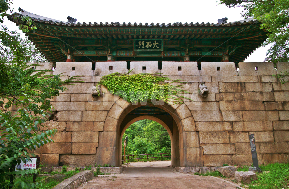 대서문,북한산성,북한산,정문,우진각지붕,산성,어영청,고건축,성곽,한국전통,한국문화,korean traditional,korean culture,건축물,건물외관,exterior,building,structure,architecture,construction