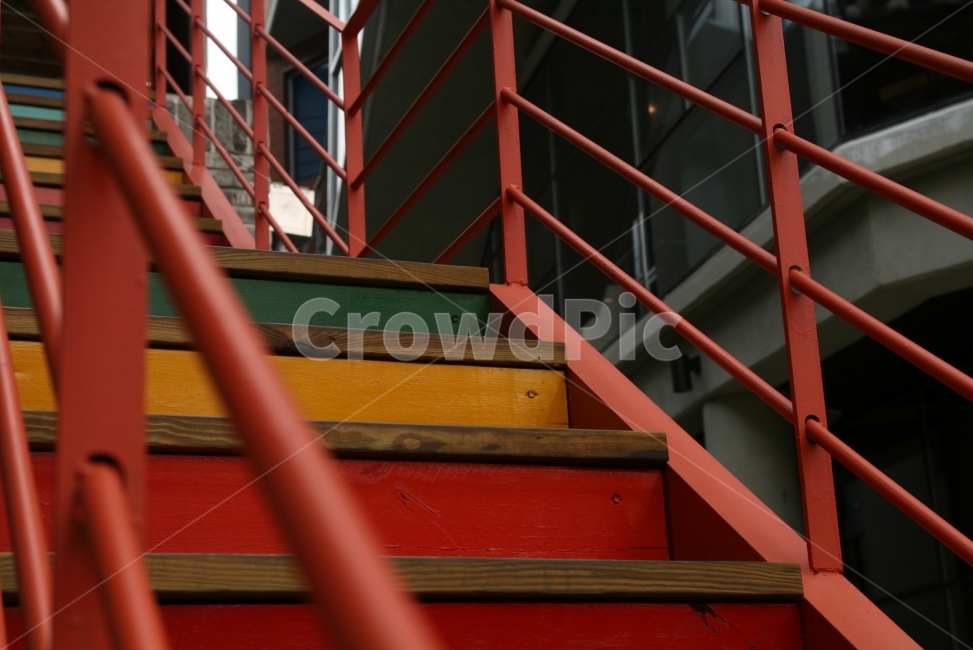 색감,계단,무지개,레인보우,red,yellow,green,빨강,노랑,녹색,건축물,건물외관,exterior,building,structure,architecture,construction