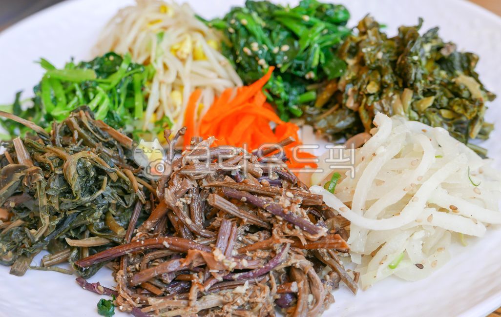 spinach,foods,bibimbap,bean sprouts,Radish Namul,Container,traditional Korean food,Food Ingredients,Namulbap,Ingredients,New Years food,New Years ceremony,Korean Restaurant,Chuseok Rites,Jeyuk barley rice,ancestral rite food,vegetable side dishes,Traditio
