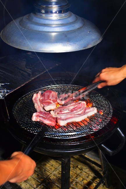 고기,여행,삼겹살,숯불,엠티,등심,집게,숯,화력,불,food,음식,바베큐,목살,캠핑,음식,식재료,요리,food,cook,meal,dishes,food reserves,육류,고기,meat