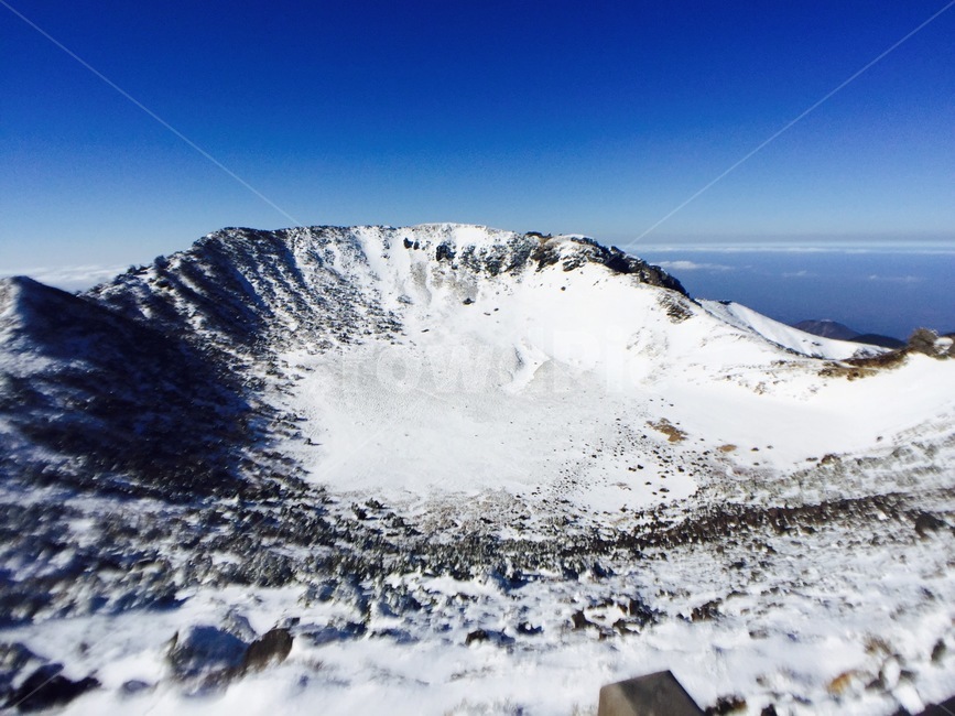 한라산,태양,햇빛,하늘,구름,sky,백록담,nature,자연,outdoors,옥외,빙,ice,산,mountain,겨울,계절,winter,season,자연,풍경,nature,landscape,한국자연풍경,한국자연경관,korea nature landscape