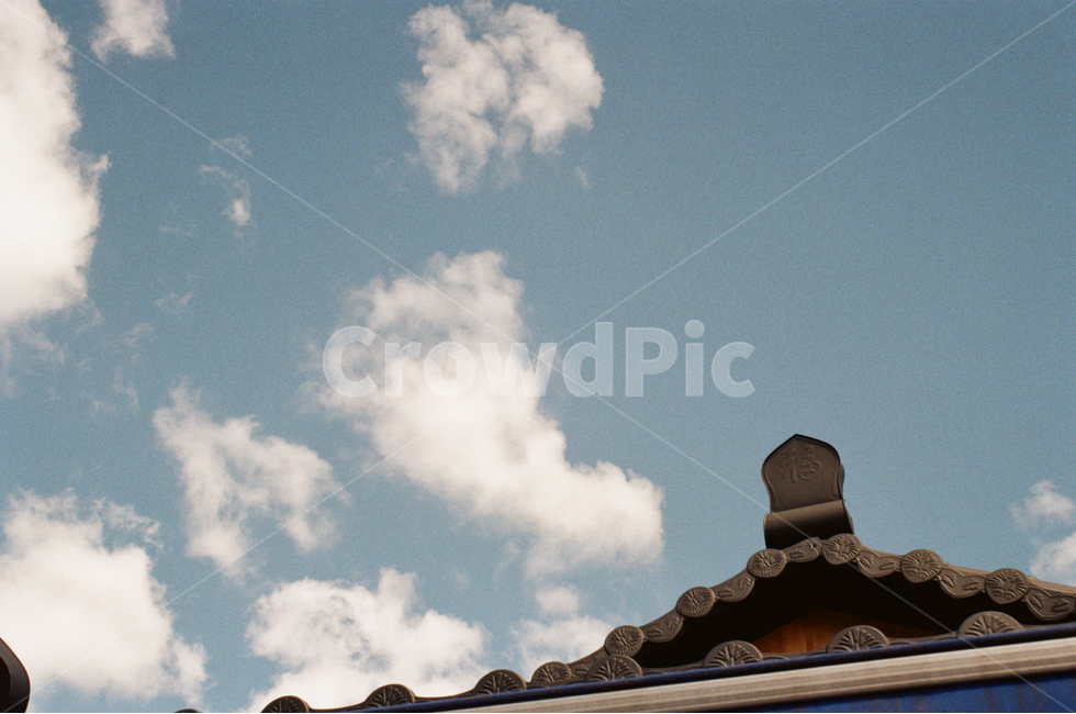 구름,하늘,풍경,자연,sky,clouds,nature,풍경사진,구름사진,하늘사진,흰구름,바탕화면,배경화면,feeling,힐링,한국적,기와,기와집,푸른,파란,필름사진,자연,풍경,nature,landscape,한국전통,한국문화,korean traditional,korean culture,roof,지붕