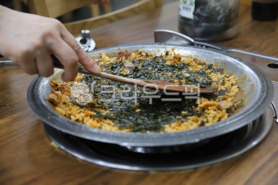 꼼장어볶음밥,장어볶음밥,꼼장어,바다장어,바다장어볶음밥,볶음밥,매운음식,해산물볶음밥,food,friedrice,eelfriedrice