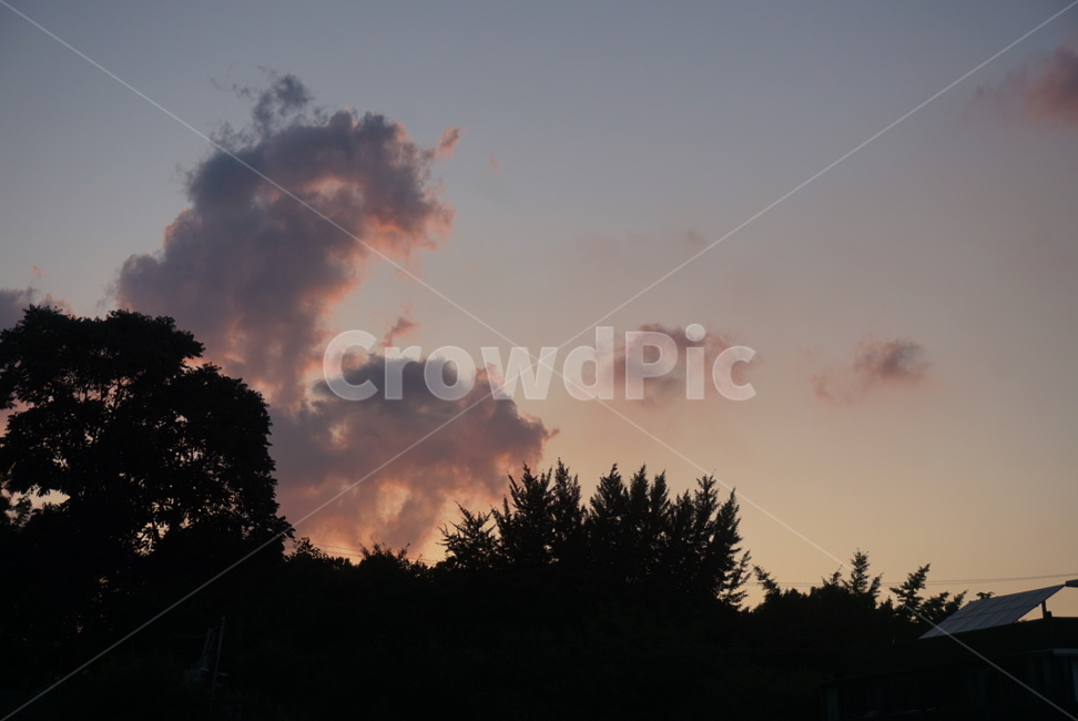 cloud,sky,evening glow,cloud shape,nature,puffy clouds,nightfall,evening sky,piece of cloud