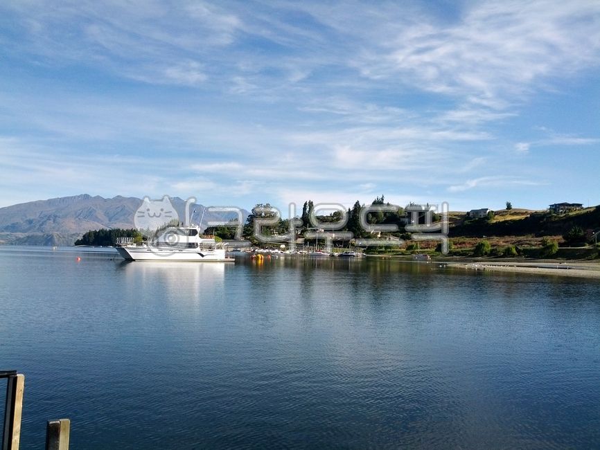 뉴질랜드,퀸스타운,퀸즈타운,newzealand,queenstown,호수,요트,아침,water,waterfront,워터프론트,yacht,outdoors,옥외,lake,boat,보트