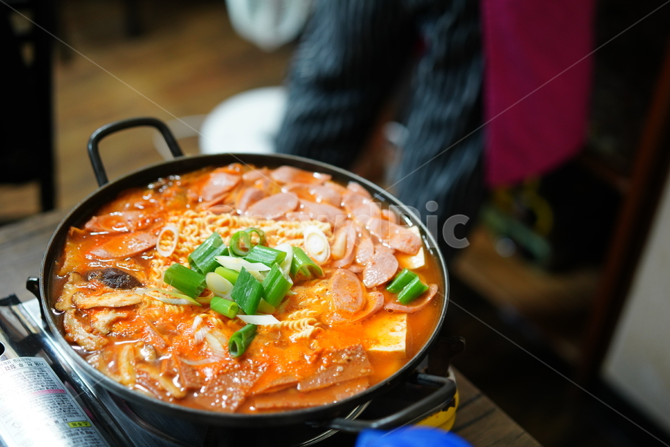 부대찌개,냄비,한식,먹거리,음식,국물,술안주,food,찌개,햄,식사,요리,음식,식재료,요리,food,cook,meal,dishes,food reserves,한식,한국음식,한국요리,korean food,korean dishes,korean meal,korean cook