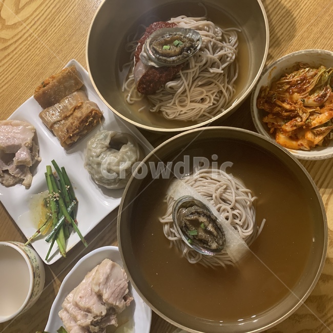 메밀국수,김치,수육,만두,전병,한식