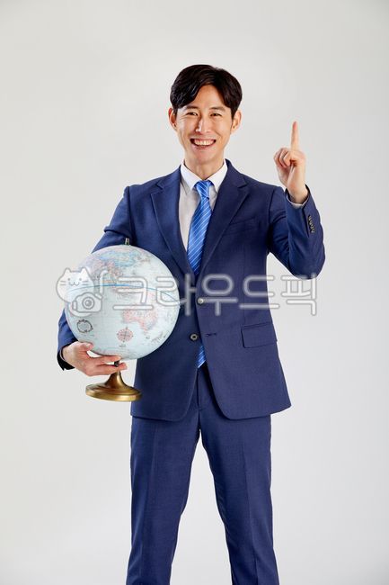 글로벌,정장,미소,지구본,글로벌사업,성공,도전,자신감,직장인,인물,업무,구직,취업,비지니스,남성,매니저,과장,대리,30대,20대,영업,경영자,경영,컨설팅,금융,한국인,동양인,아시아인,1명,회사,사무실,실내,멋진청년,꿈,관리직,일,흰색,누끼,앉은모습,청년,넥타이,1등,최고,글러벌,사업가,청년사업가,global,formal,smile,businessman,globe,globalbusiness,success,challenge,confidence,officeworker,person,job,business,male,deputy,30s,20s,sales,manager,consulting,finance,korean,asian,1person,office,wonderfulyoungmanagement,dream,white,management,tie,묶다,accessories,부속품,accessory,부속물,사람,인물,인간,human,person,남성,남자,man,male,비즈니스,사업,business,service,work