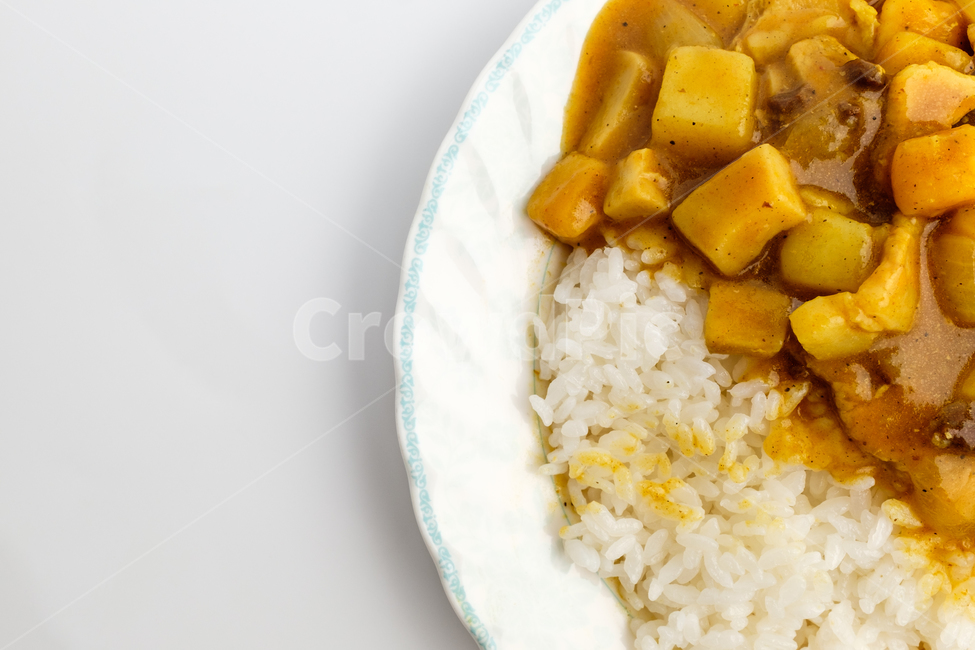 카레,야채,강황,돼지고기,당근,감자,후추,향신료,허브,밥,쌀,양념,소스,카레밥,식사,재료,식재료,음식재료,음식,식품,그릇,인도문화,인도음식,노란색,맛있는,매콤한,달콤한,진한,짭짤한
