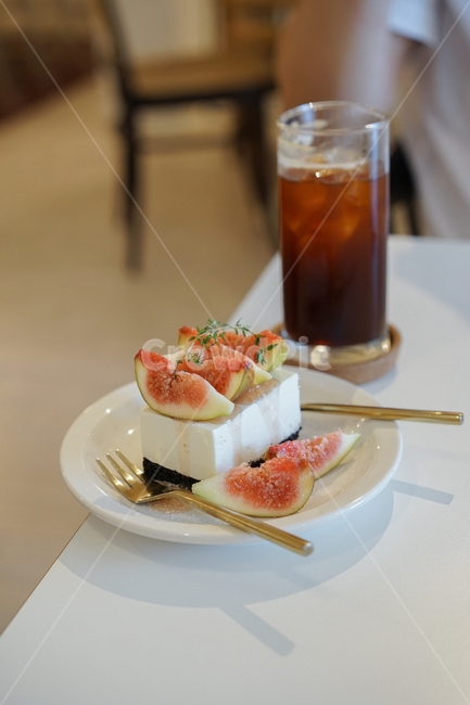 무화과디저트,무화과케익,디저트,음료,카페,간식,cafe,음식,식재료,요리,food,cook,meal,dishes,food reserves,디저트,간식,후식,dessert,snack