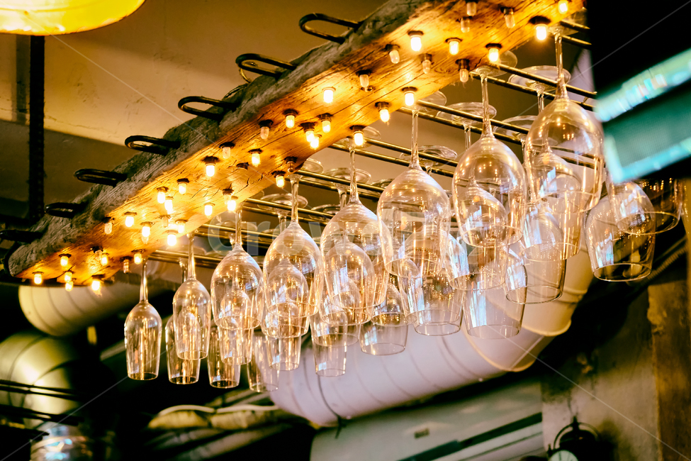 lamp,램프,chandelier,샹들리에,lighting,조명,와인잔,와인,식당,레스토랑,사물,물건,오브젝트,thing,object,matter