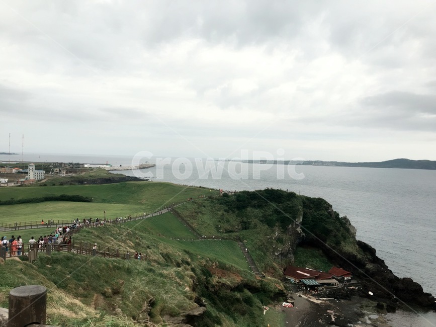 제주도,성산일출봉,봉우리,자연,바다,구름,먹구름,jeju,jejuisland,sea,cloud,blackcloud,비구름,절경,hill,언덕,peak