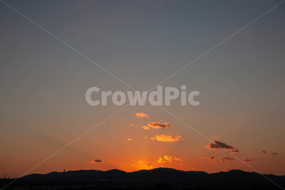 석양,일몰,하늘,태양,풍경,자연,풍경,nature,landscape,outdoors,옥외,dusk,황혼,sunset,dawn,새벽,sky,red sky,붉은 하늘