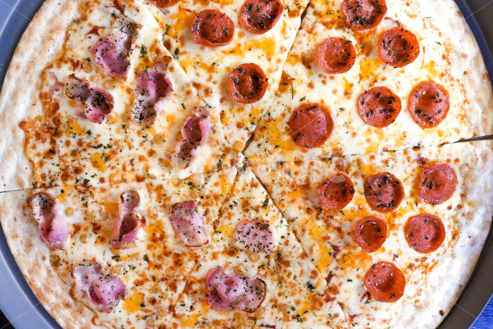 피자,pizza,halfpizza,반쪽피자,치즈,하프피자,cook,restaurant,푸드,food,음식,서양음식,pepperoni,음식,식재료,요리,food,cook,meal,dishes,food reserves,양식,서양음식,서양요리,western food,western dishes,western meal,western cook